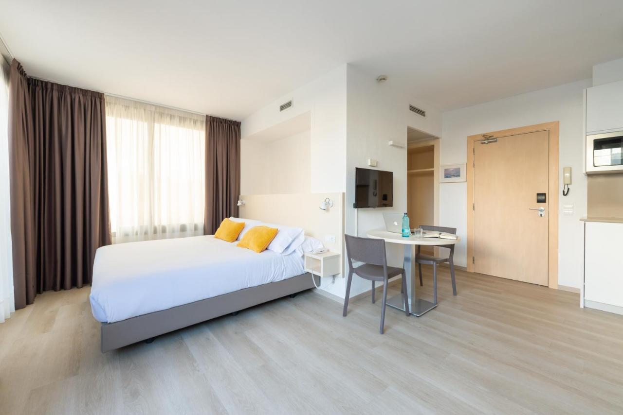 Atenea Park Suites & Apartments Vilanova i la Geltrú Exterior foto