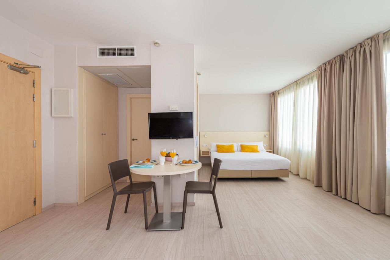 Atenea Park Suites & Apartments Vilanova i la Geltrú Exterior foto